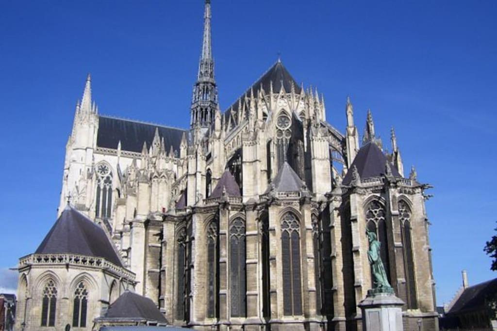 Super studio au pied de la cathédrale Apartamento Amiens Exterior foto